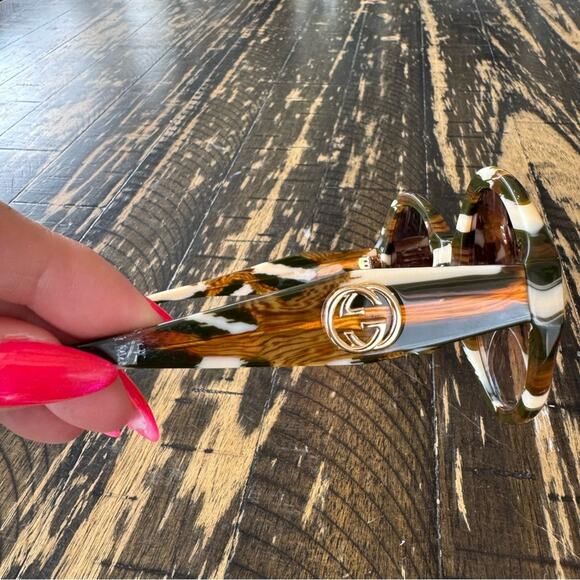 GUCCI - Green & White Marble Sunglasses - Picture 13 of 16